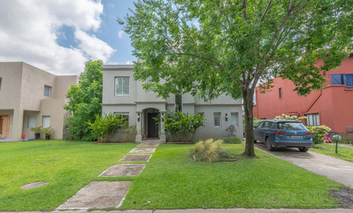 Muy Linda Casa En Venta En Lote Interno En La Comarca