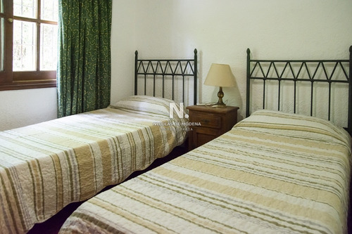 Casa En Venta En Cantegril- Ref: 3670