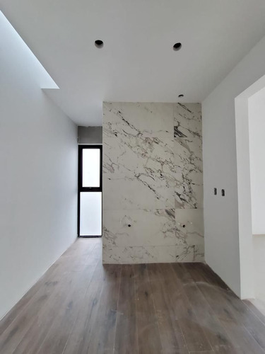 En Venta Espectacular Casa En Altozano, Edificada Con Materiales De Lujo !!