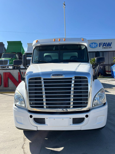 Freightliner Cascadia Pipa De 20,000 Litros