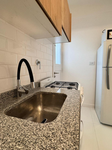 Departamento En Venta, 2 Ambientes A La Calle. Zona Centro