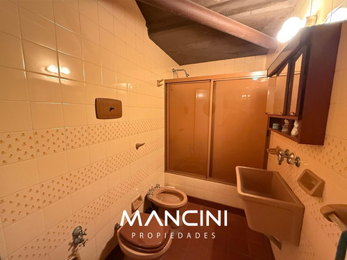 Apto Crédito - Casa En Venta De 5 Ambientes Con Cochera, Quincho Y Piscina - Villa Ballester