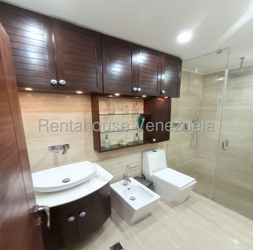 Alta Florida !! Increíblemente Bello Y Moderno Apartamento, 176 M2, 3 Hab., 4 Baños, 2 Pe. Excelente Edf., Pisos De Mármol, Cocina Y Baños Actualizados, Hermosa Vista Al Ávila, Frescura Y Luz Natural.