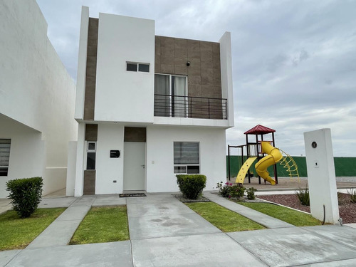 Casa En Venta En Paseo Aurea