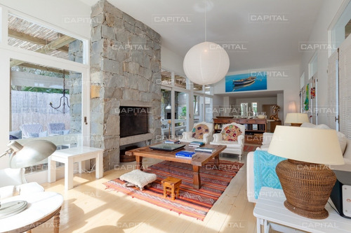 Excelente Casa En Venta En El Pueblo De Jose Ignacio- Ref: 28280
