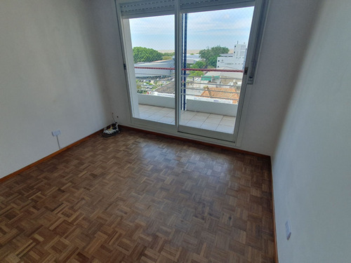 Vicente López S/av Del Libertador 800 Vista Al Río - 3 Amb Con Balcón Piso Alto , Excelente