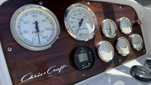 Lancha Cuddy Chris Craft 26 Volvo V8 300hp Duo Prop Crowne