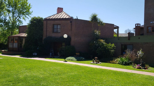 Hermosa Casa En Venta En Country