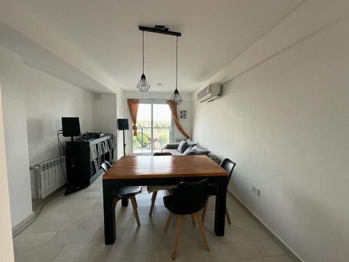 Departamento En Edificio Custo 2 Dormitorios Con Cochera Y Balcon