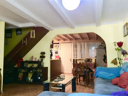 Casa En Venta De 3 Dorm. En La Florida