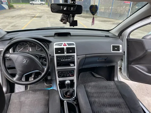 Peugeot 307 1.6 Xr Feline 5 p