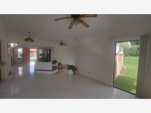 Imagen 2 de 12 de Casa Sola En Venta Lomas De Cocoyoc