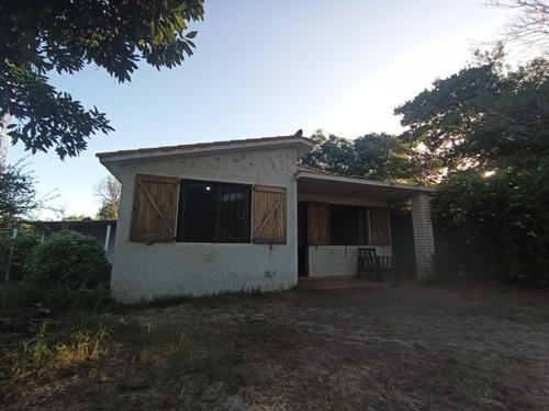 Casa En Alquiler Anual En La Floresta Sur || Dormitorio Y Medio