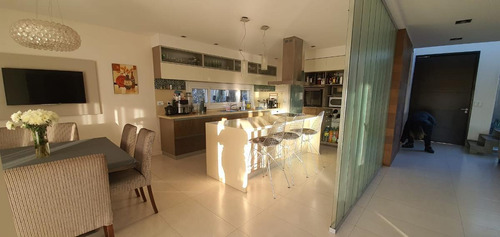 Imagen 13 de 21 de Casa Con Diseño - Los Lagos- Nordelta