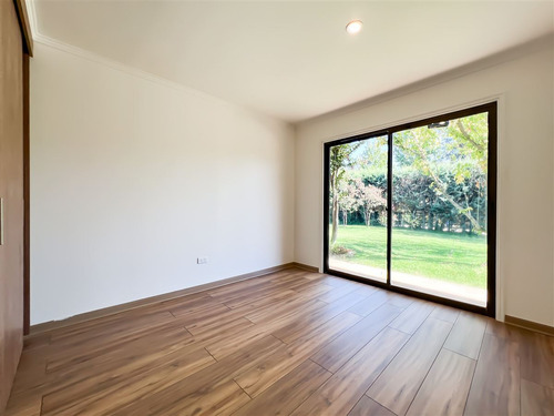 Casa En Venta De 4 Dorm. En Navidad
