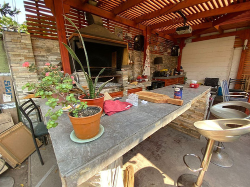Casa En Venta De 3 Dorm. En Cerrillos