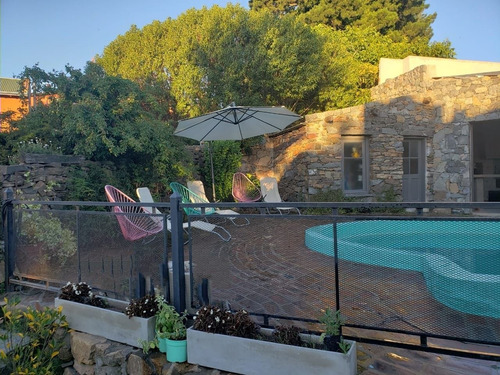 Imagen 13 de 16 de Venta Tandil Casa 5 Dorm. Quincho Piscina, Excelente Disño