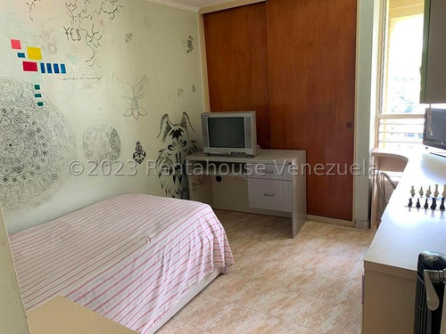 Vendo Cómodo Apartamento Los Palos Grandes !!! Contactame.!!