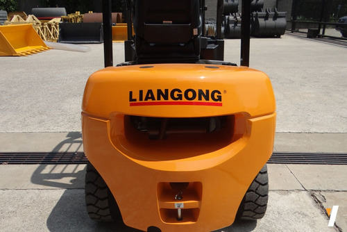 Autoelevador Liangong 30 Triple Torre 4,5m Levante 3tn