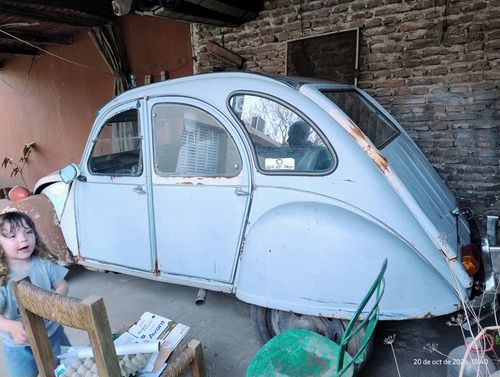 Citroen 3cv Andando