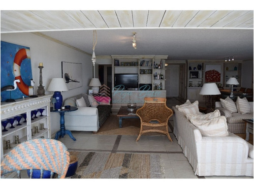 Apartamento En Brava, 3 Dormitorios *- Ref: 2144