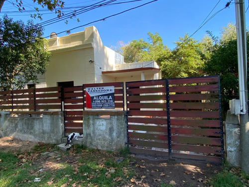 Linda Casa Independiente A Media Cuadra De Avenida Lezica