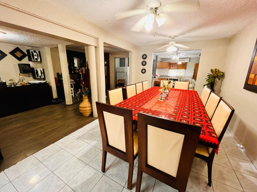 Casa En Venta En Veracruz En Floresta Con Jardín Y Alberca.