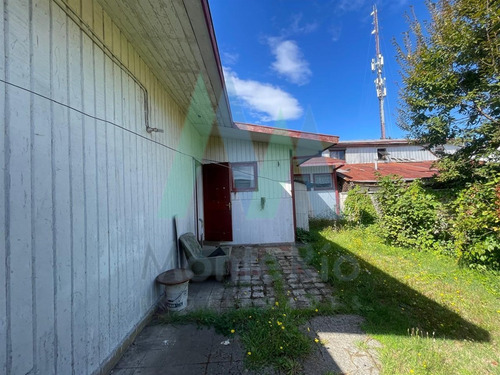 Casa En Venta De 5 Dorm. En Valdivia
