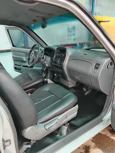 Nissan Frontier 2.4 Std D22 4x2