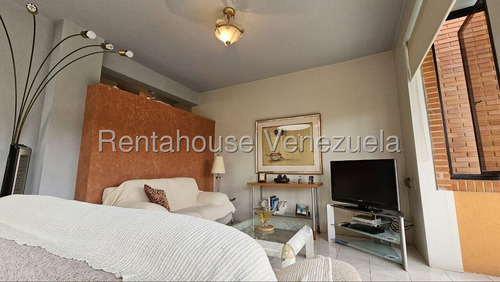 En Venta Hermosa Casa En Excelente Ubicación En Los Samanes 25-17999
