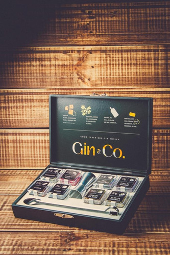 Imagem 3 de 9 de Kit Gin 8 Especiarias + Colher + Dosador + 2 Taças+1 Canudo