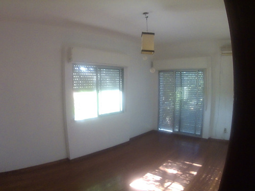 Casa Esquina, Amplia Y Luminosa, En La Mejor Calle De Punta Gorda, Padrón Ùnico Con Dos Entradas Independientes, Una Por La Calle Palmas Y Ombúes Y La Otra Entrada Por Grito De Gloria