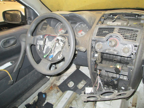 Imagem 1 de 10 de Sucata Renault Logan 2010 E 2011 Para Retirada De Peças