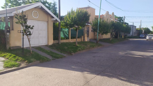 Casa En Venta - 3 Dormitorios 2 Baños - Cochera - 680mts2 - San Miguel Del Monte