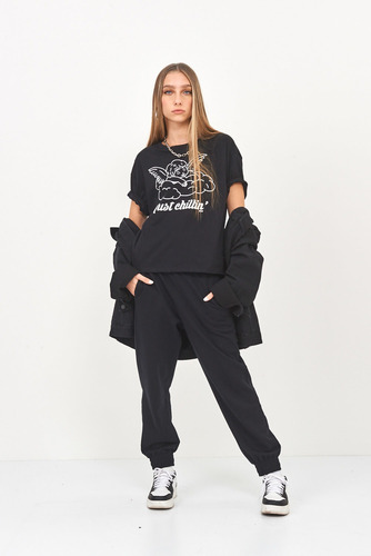 Imagen 4 de 4 de Remera Chilling Manga Corta Mujer 47 Street