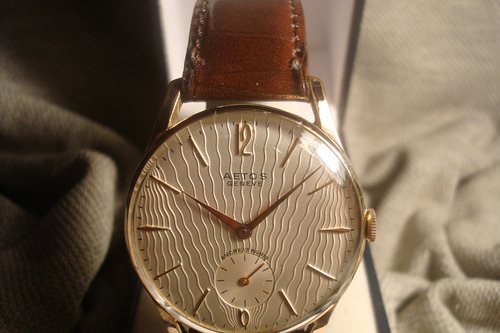 Escultural Reloj Aetos 1955 Oro Plaque 18k Texturado Joya!!! Negro Dorado Plateado (Usado)