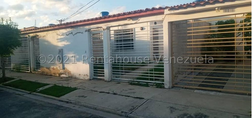  Al/  Moderna  Casa  Con Patio Y Mas En  Venta En  El Amanecer Cabudare  Lara, Venezuela.   3 Dormitorios  1 Baños  55 M² 