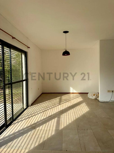 Casa En Alquiler, La Emilia, City Bell