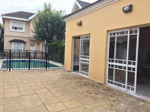 Excelente Triplex En Altos De Pringles - Barrio Ingles