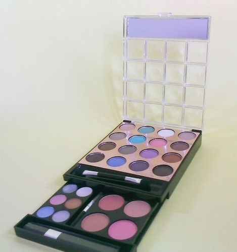 Imagem 1 de 6 de Maquiagem Jasmyne V008-1 Sombra + Blush+ Sombra Cremosa Novo