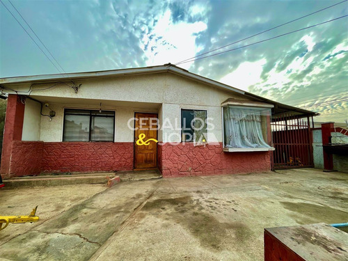 Casa En Venta De 7 Dorm. En Quilpué