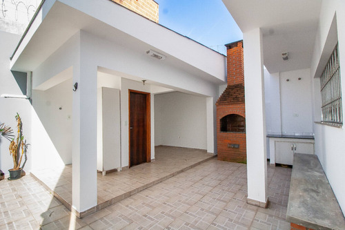 Imagem 7 de 28 de Excelente Casa 250m², 3 Dormitórios, 1 Suíte, 4 Banheiros No Total, Churrasqueira, Portão Eletrônico E Quintal. - Sp - So0942_sales