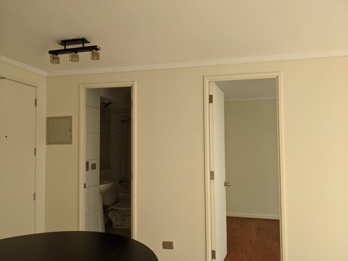 Arriendo Departamento-2 Cuadras Del Metro Santa Lucia 2d/2b