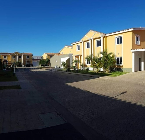 Imagen 3 de 12 de Espectacular Y Amplia Casa A Estrenar En Uno De Los Más Exclusivos Conjuntos Residenciales De La Ciudad. 04127800070 Cod Mls 22-3890
