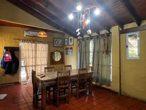 Casa Con 4 Habitaciones A 200 Mts De Avenida Principal En Venta, General Las Heras
