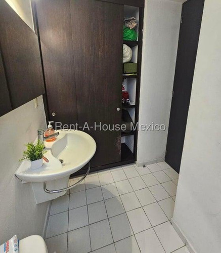 Departamento En Venta En Calle Lago Onega, Granada Gis 25-1182