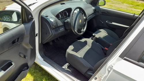 Imagen 10 de 15 de Chevrolet Aveo 2018 1.5 Ls Mt