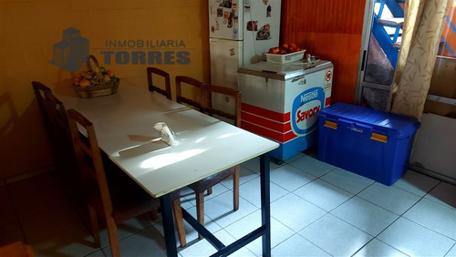 Casa En Venta De 3 Dorm. En La Florida