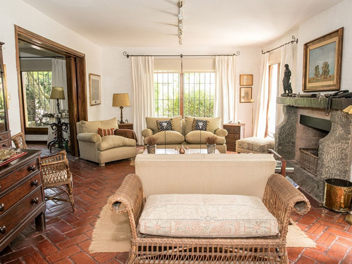 Casa Con Precioso Jardín - Carrasco Ref. 913