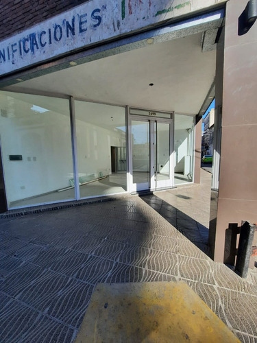 Imagen 2 de 9 de Se Alquila Local En Pleno Centro